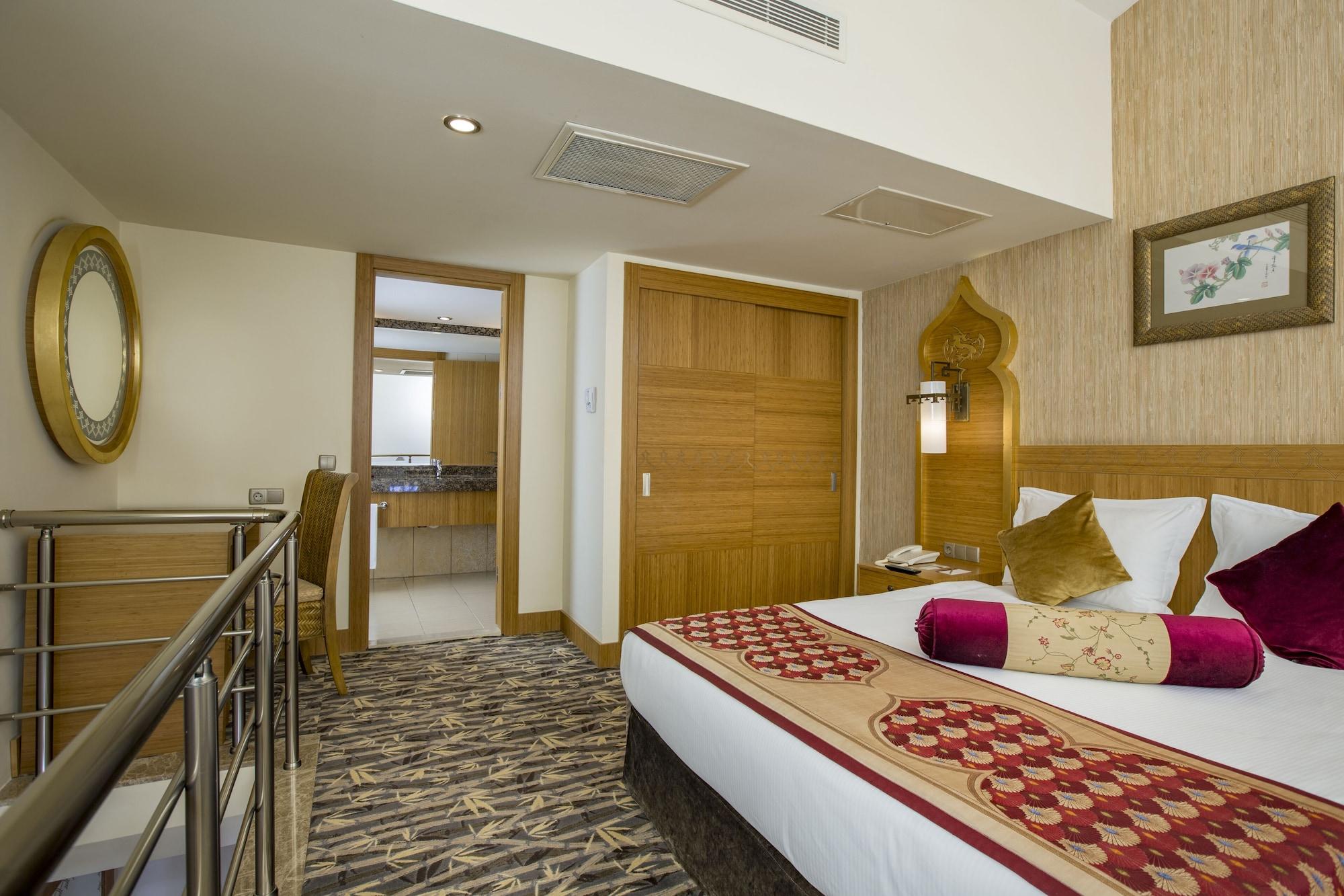 Royal Dragon Hotel Side Luaran gambar