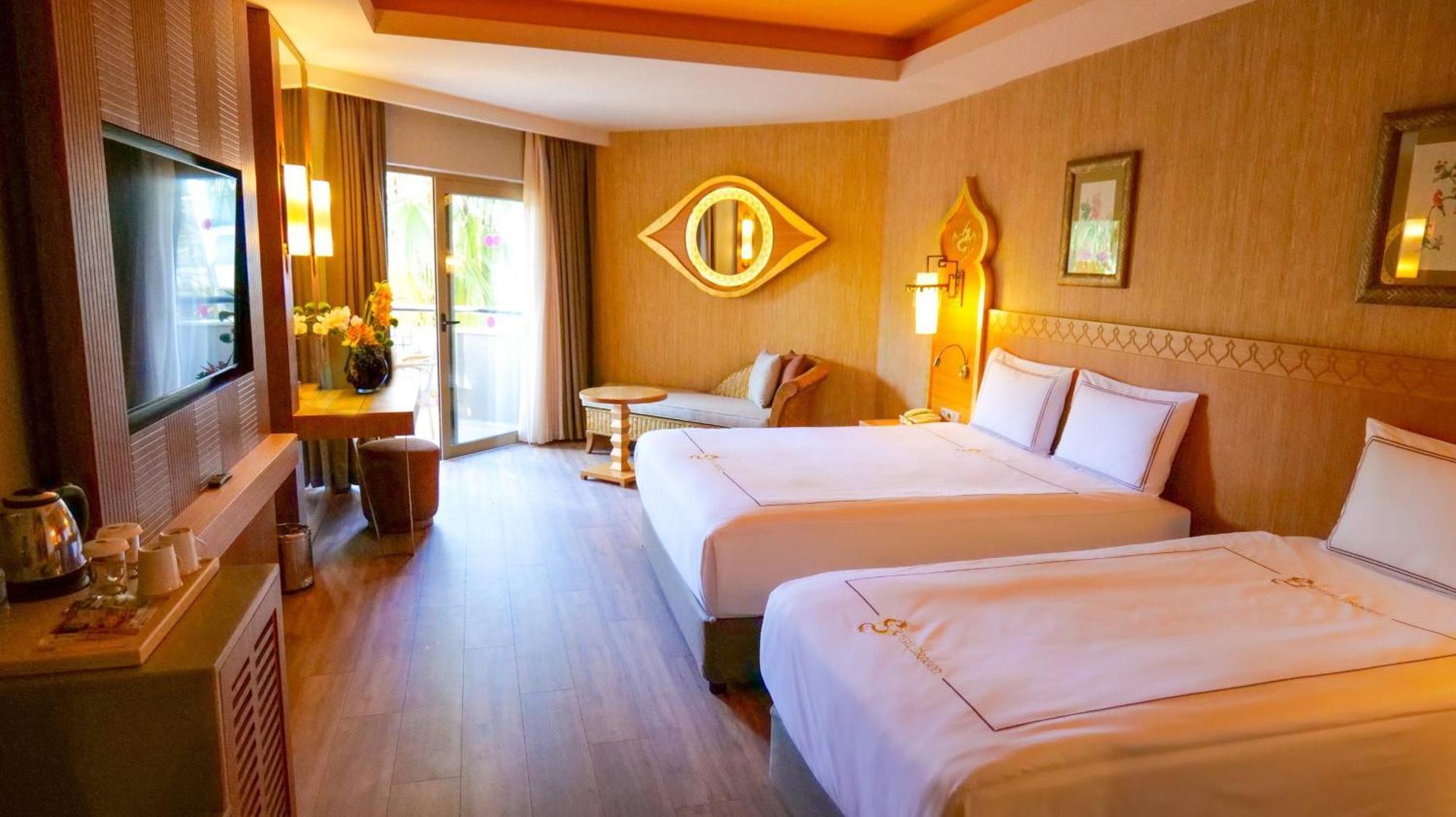 Royal Dragon Hotel Side Luaran gambar
