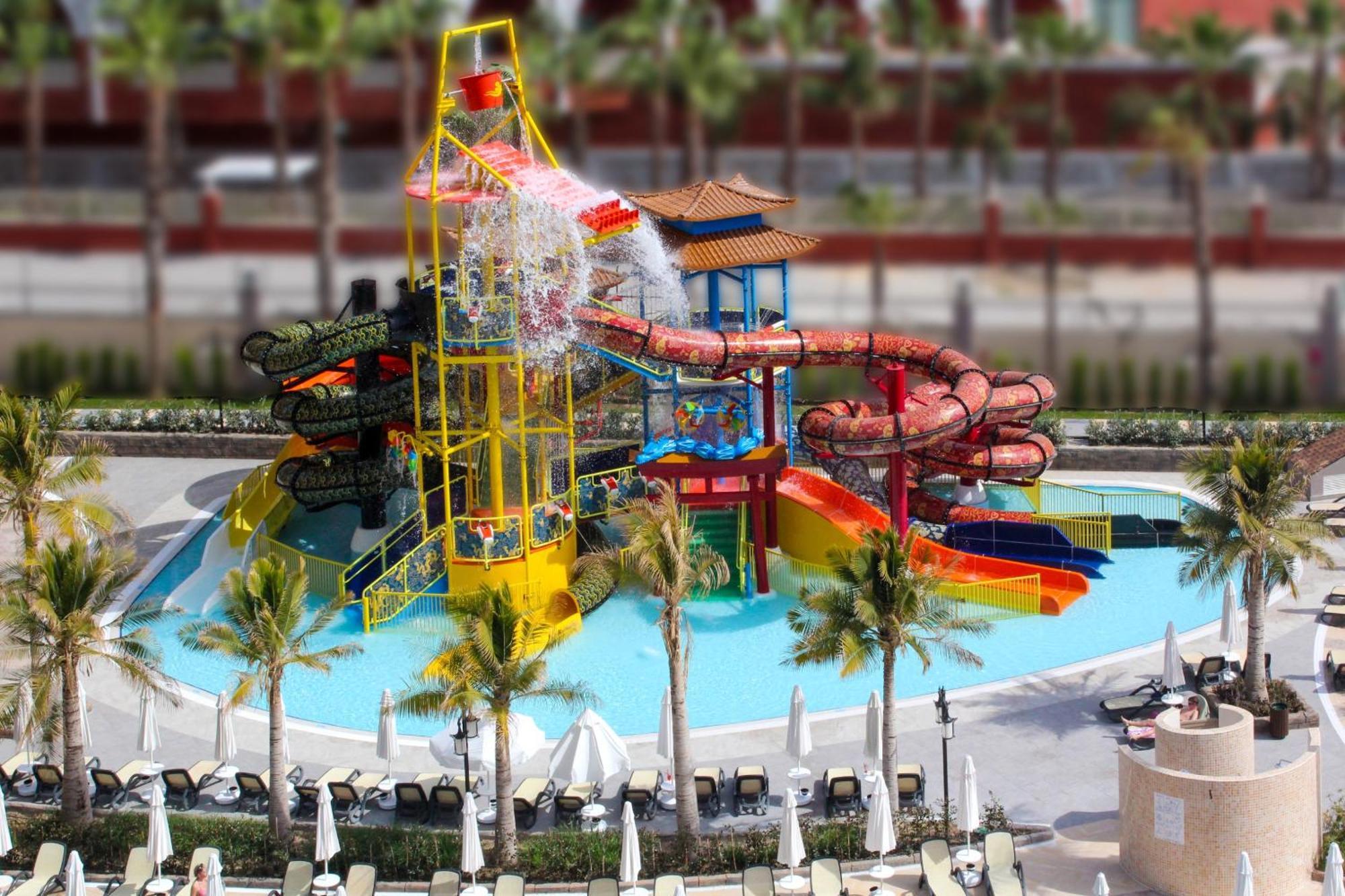 Royal Dragon Hotel Side Luaran gambar
