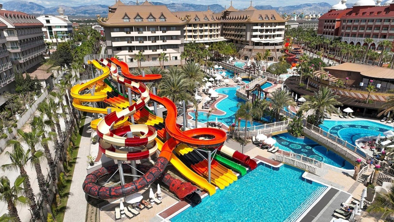 Royal Dragon Hotel Side Luaran gambar