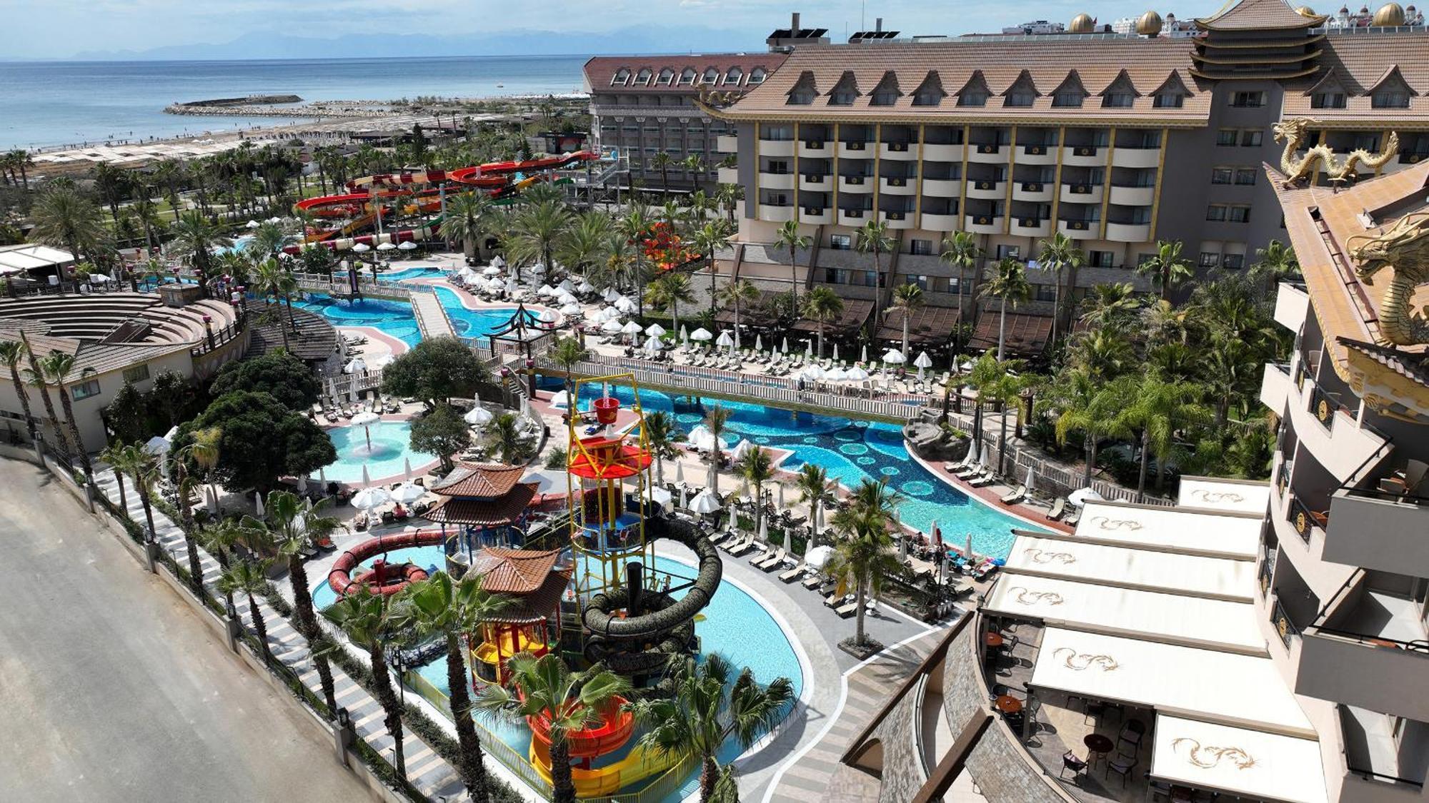 Royal Dragon Hotel Side Luaran gambar