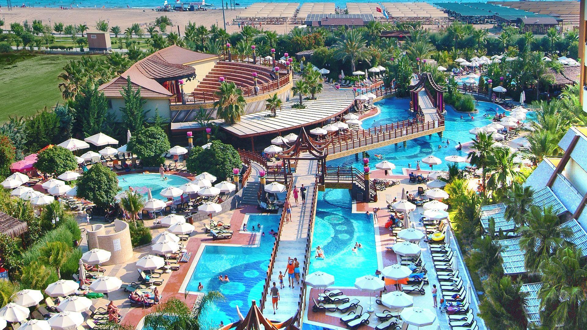 Royal Dragon Hotel Side Luaran gambar