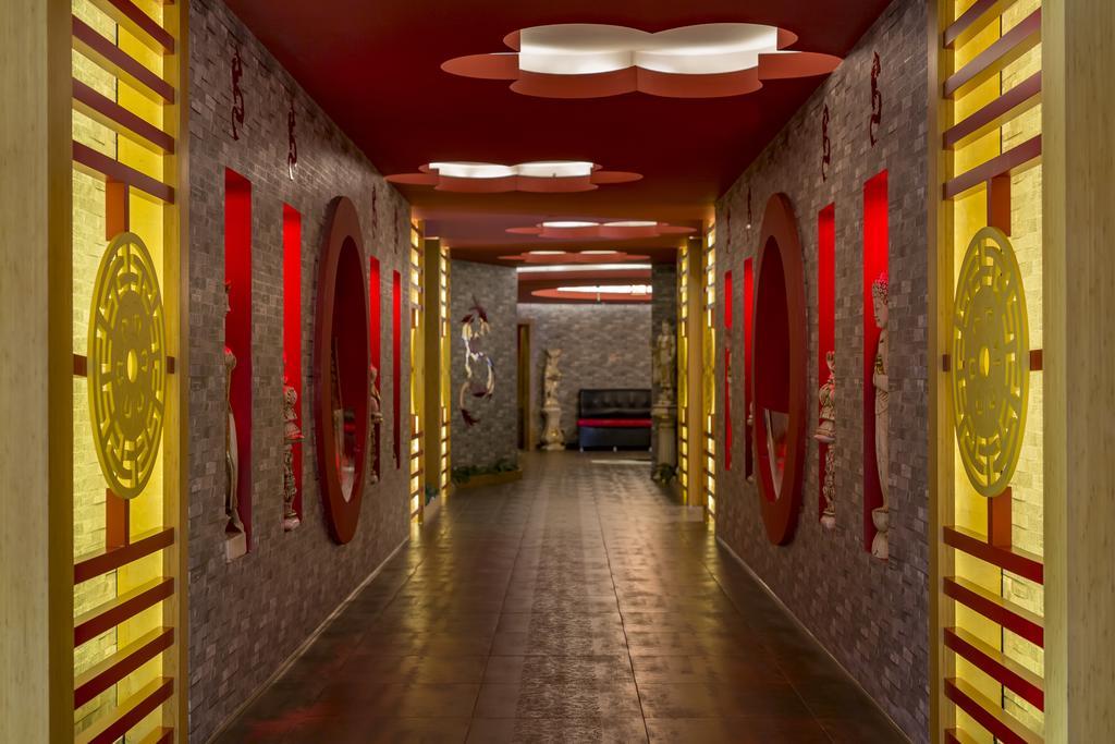 Royal Dragon Hotel Side Luaran gambar