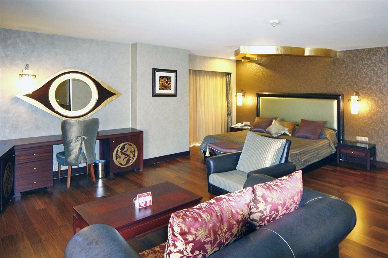 Royal Dragon Hotel Side Luaran gambar